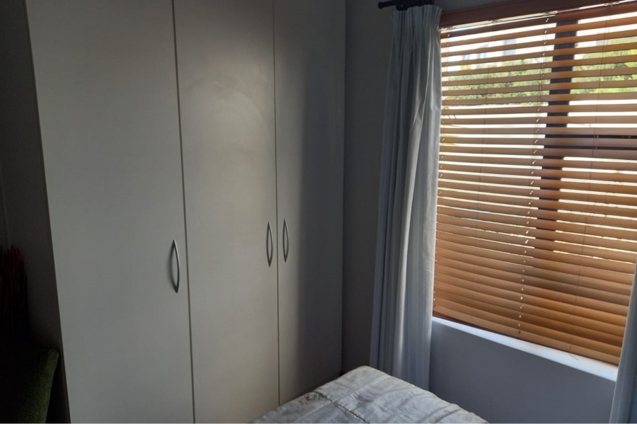 To Let 5 Bedroom Property for Rent in Paradise Beach Western Cape